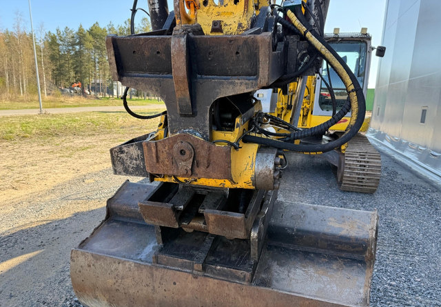 Excavadora de cadenas New HollandE235SR: foto 11