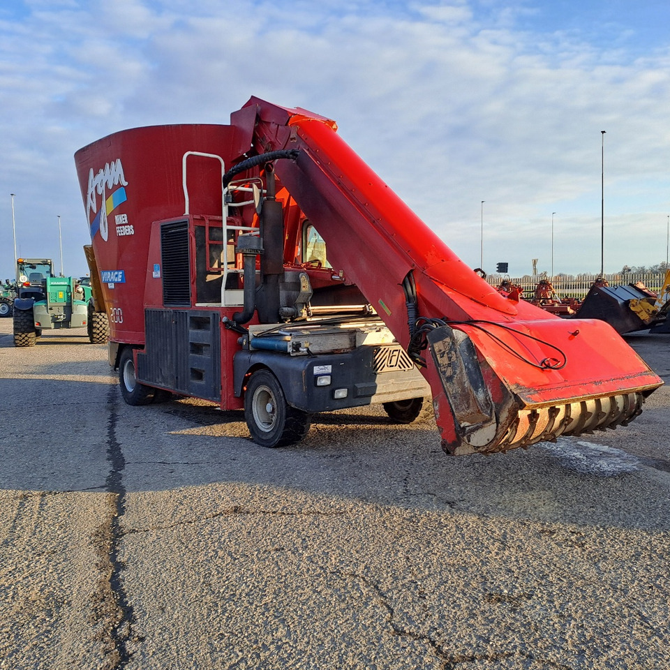 CARRO MISCELATORE SEMOVENTE AGM MIRAGE 200 - Desensiladora: foto 2 CARRO MISCELATORE SEMOVENTE AGM MIRAGE 200 - Desensiladora: foto 2