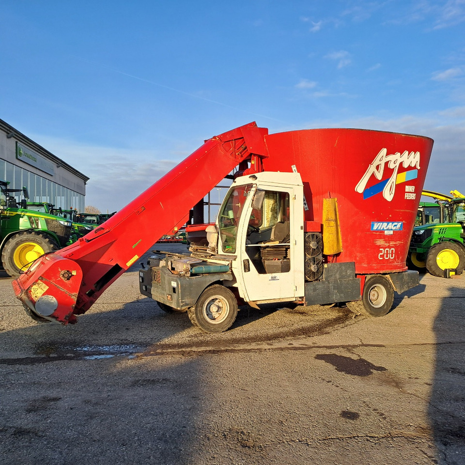 CARRO MISCELATORE SEMOVENTE AGM MIRAGE 200 - Desensiladora: foto 1 CARRO MISCELATORE SEMOVENTE AGM MIRAGE 200 - Desensiladora: foto 1