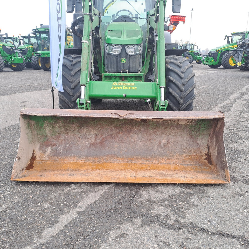 Tractor JOHN DEERE 6120R CON CARICATORE FRONTALE 623 M: foto 10 Tractor JOHN DEERE 6120R CON CARICATORE FRONTALE 623 M: foto 10
