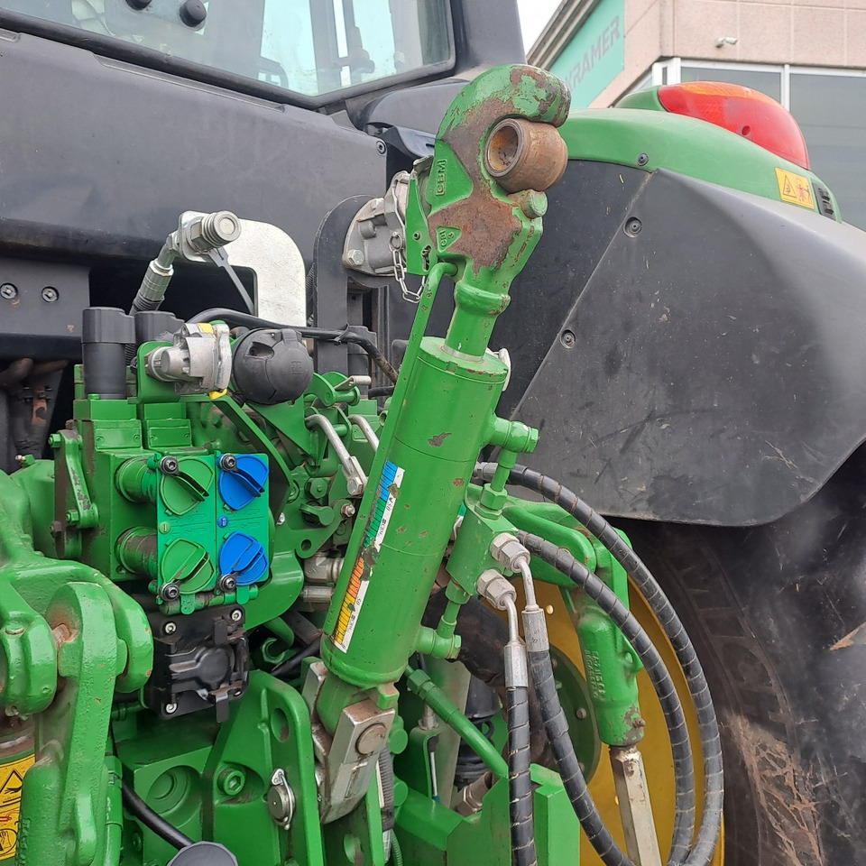 Tractor JOHN DEERE 6120R CON CARICATORE FRONTALE 623 M: foto 8 Tractor JOHN DEERE 6120R CON CARICATORE FRONTALE 623 M: foto 8