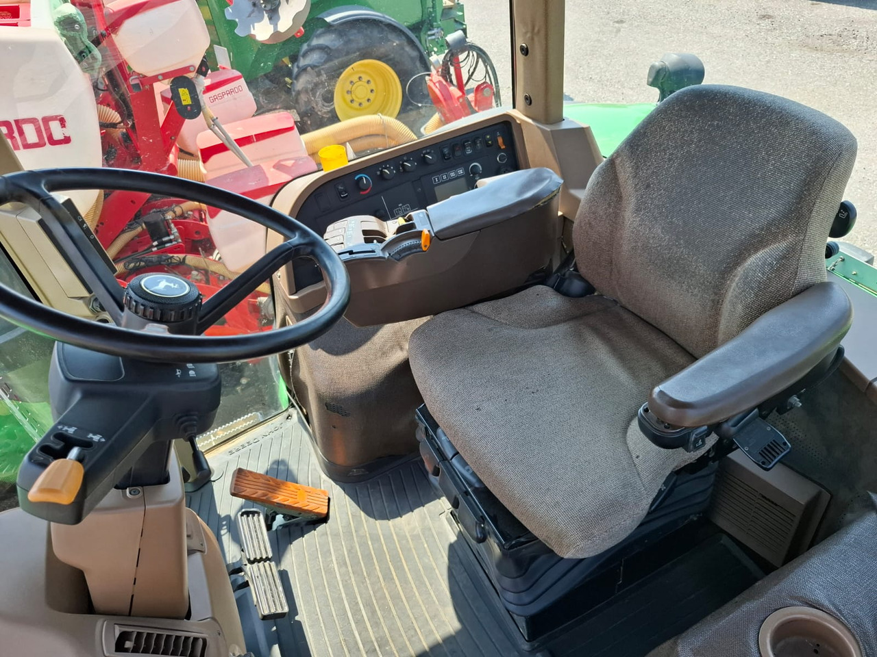 JOHN DEERE 8230 - ASTA AGRIBERTOCCHI - Tractor: foto 1 JOHN DEERE 8230 - ASTA AGRIBERTOCCHI - Tractor: foto 1