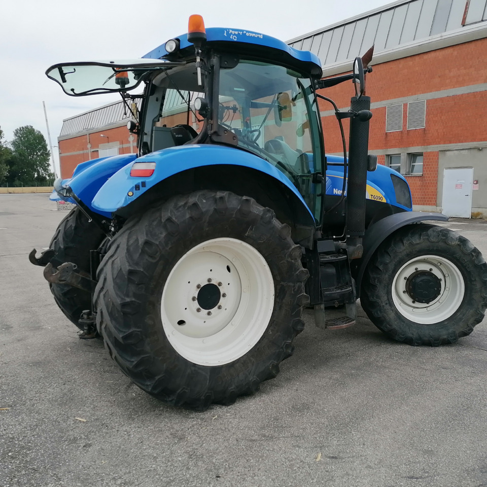 NEW HOLLAND 6090 - Tractor: foto 1 NEW HOLLAND 6090 - Tractor: foto 1