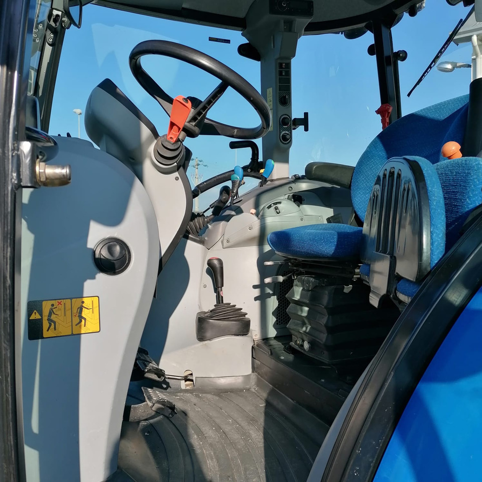 Tractor NEW HOLLAND T4.105: foto 6