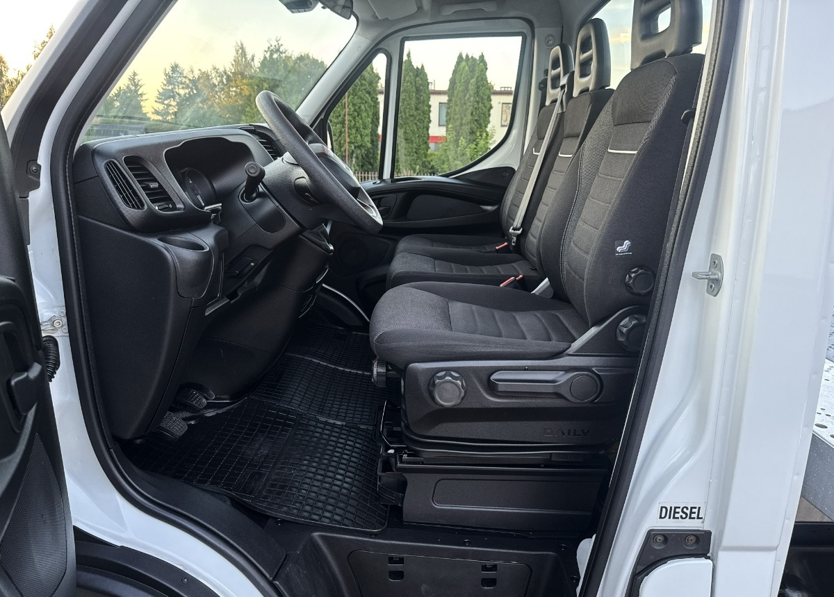 Camión portavehículos Iveco Daily 3.0 160KM Rok 2022 55 tys km przebiegu AUTOLAWETA Najazd laweta: foto 7