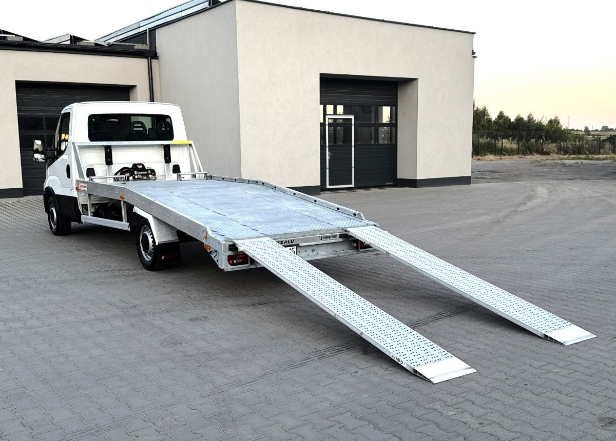 Camión portavehículos Iveco Daily 3.0 160KM Rok 2022 55 tys km przebiegu AUTOLAWETA Najazd laweta: foto 6