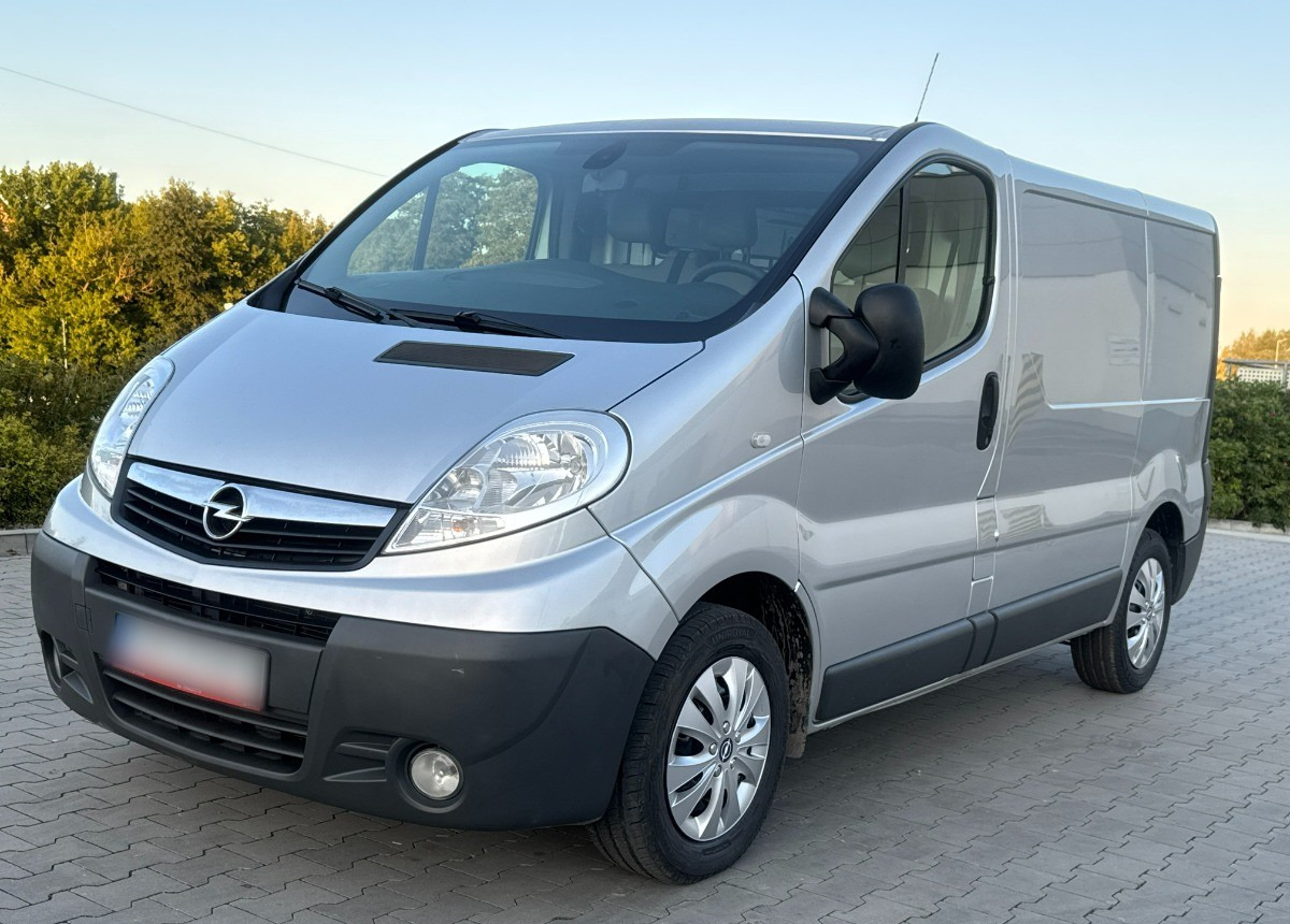 Opel Vivaro 2.0 DCI 115KM 2014 Rok Klimatyzacja Nawigacja BEZWYPADKOWY - Furgón: foto 1 Opel Vivaro 2.0 DCI 115KM 2014 Rok Klimatyzacja Nawigacja BEZWYPADKOWY - Furgón: foto 1