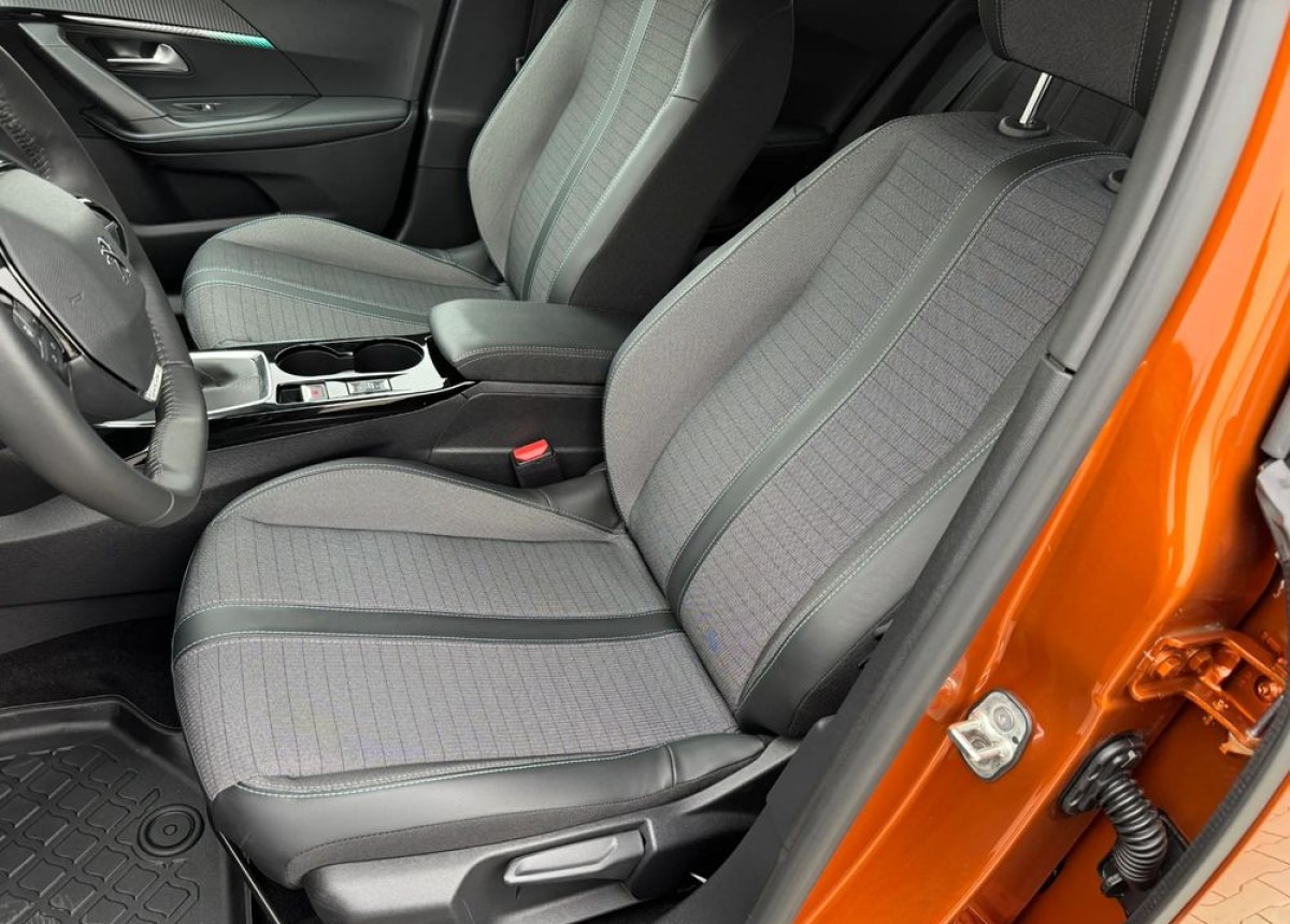 SUV/ Todoterreno Peugeot 2008 Peugeot 1.2 benz 100 km Allure 6tys przebieg fabrycznie nowy: foto 6