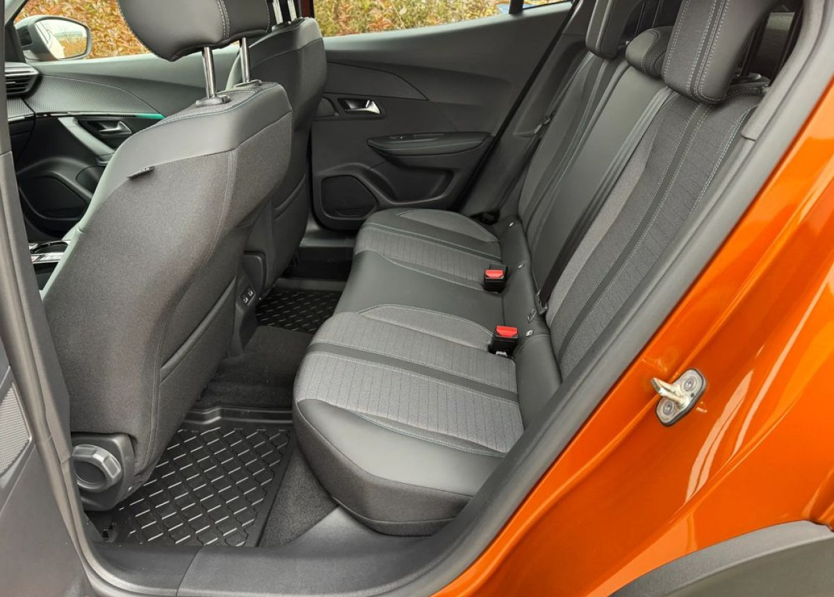 SUV/ Todoterreno Peugeot 2008 Peugeot 1.2 benz 100 km Allure 6tys przebieg fabrycznie nowy: foto 7