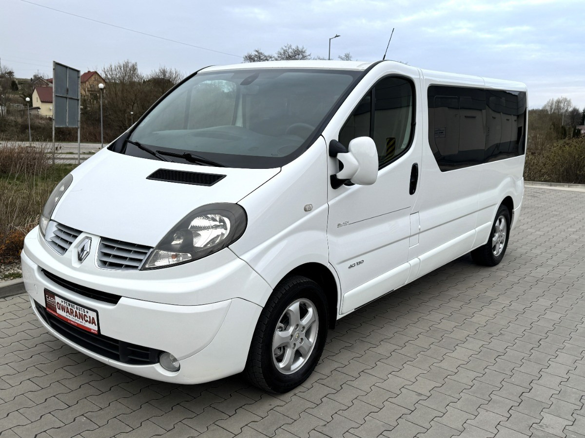 Renault Trafic L2 Long 2.5 150KM Black Edition 9 osobowy TOUR Nawiewy tylne - Minibús, Furgoneta de pasajeros: foto 1 Renault Trafic L2 Long 2.5 150KM Black Edition 9 osobowy TOUR Nawiewy tylne - Minibús, Furgoneta de pasajeros: foto 1