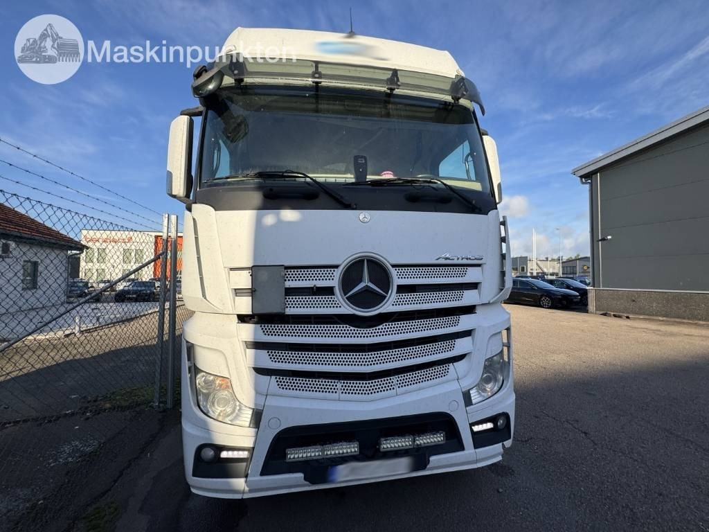 Mercedes-Benz Actros 963-4-C - Cabeza tractora: foto 4 Mercedes-Benz Actros 963-4-C - Cabeza tractora: foto 4