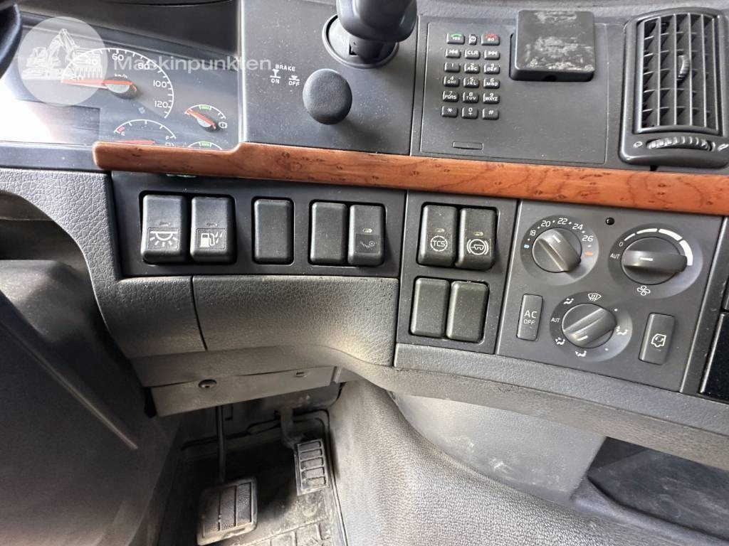 Cabeza tractora Volvo FH 12 460: foto 25