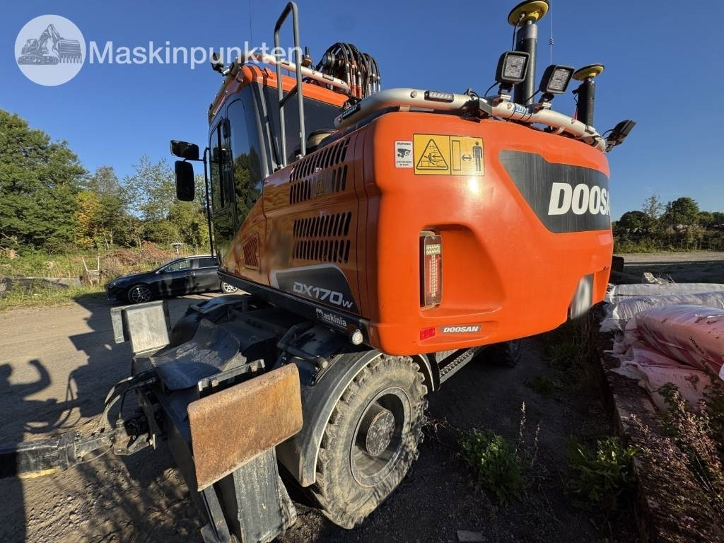 Doosan DX 170 W-5 + Tippvagn + Redskap - Excavadora de ruedas: foto 3 Doosan DX 170 W-5 + Tippvagn + Redskap - Excavadora de ruedas: foto 3