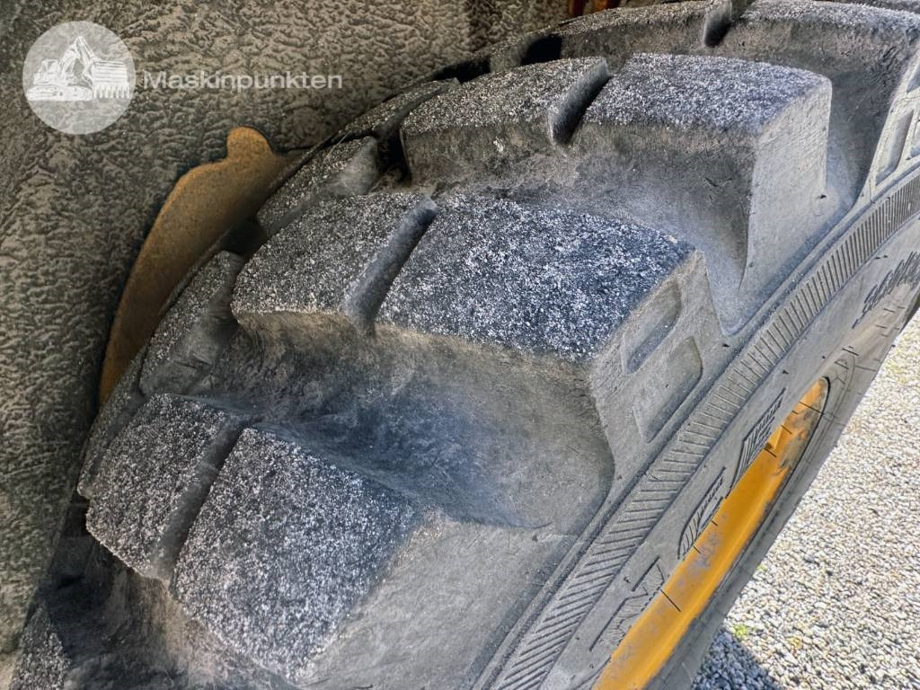 Cargadora de ruedas JCB 413 K: foto 18