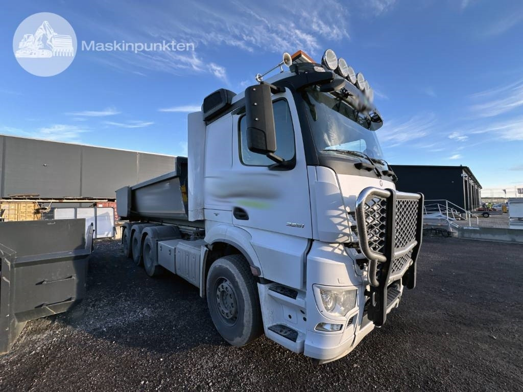 Mercedes-Benz Arocs 3251 - Camión multibasculante: foto 3 Mercedes-Benz Arocs 3251 - Camión multibasculante: foto 3