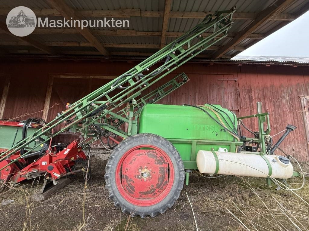 Moteska M2500 växtspruta - Pulverizador arrastrado: foto 4 Moteska M2500 växtspruta - Pulverizador arrastrado: foto 4