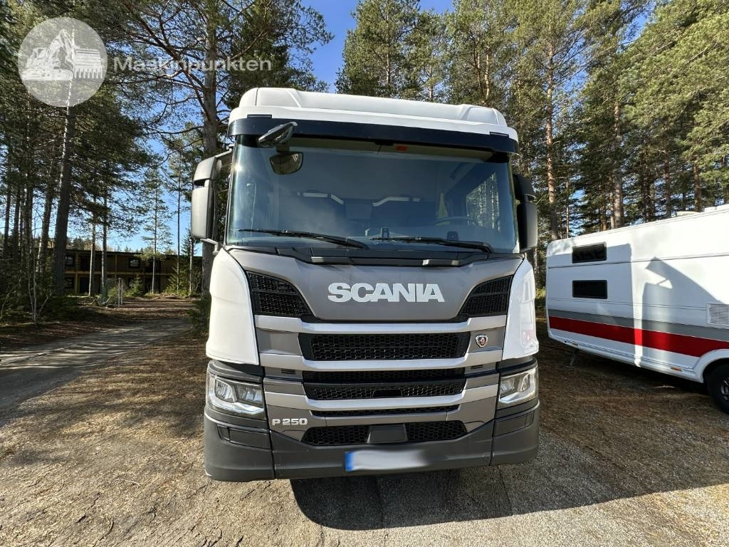 Scania P 250 - Camión caja cerrada: foto 2 Scania P 250 - Camión caja cerrada: foto 2