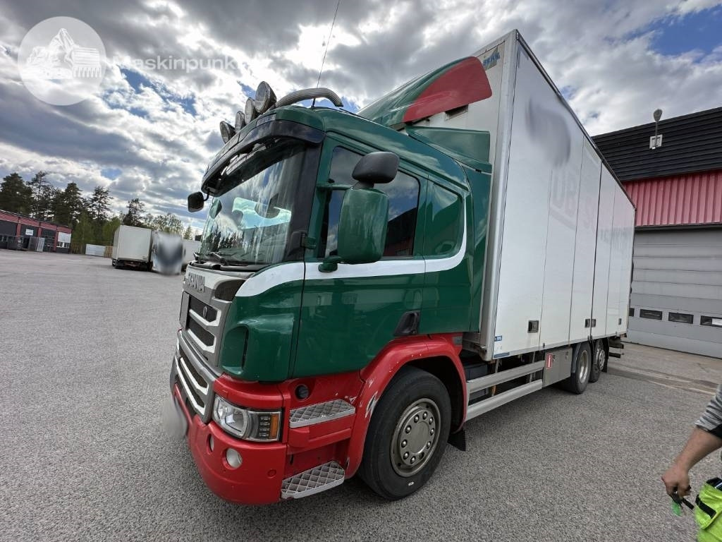 Scania P 450 LB - Camión caja cerrada: foto 2 Scania P 450 LB - Camión caja cerrada: foto 2