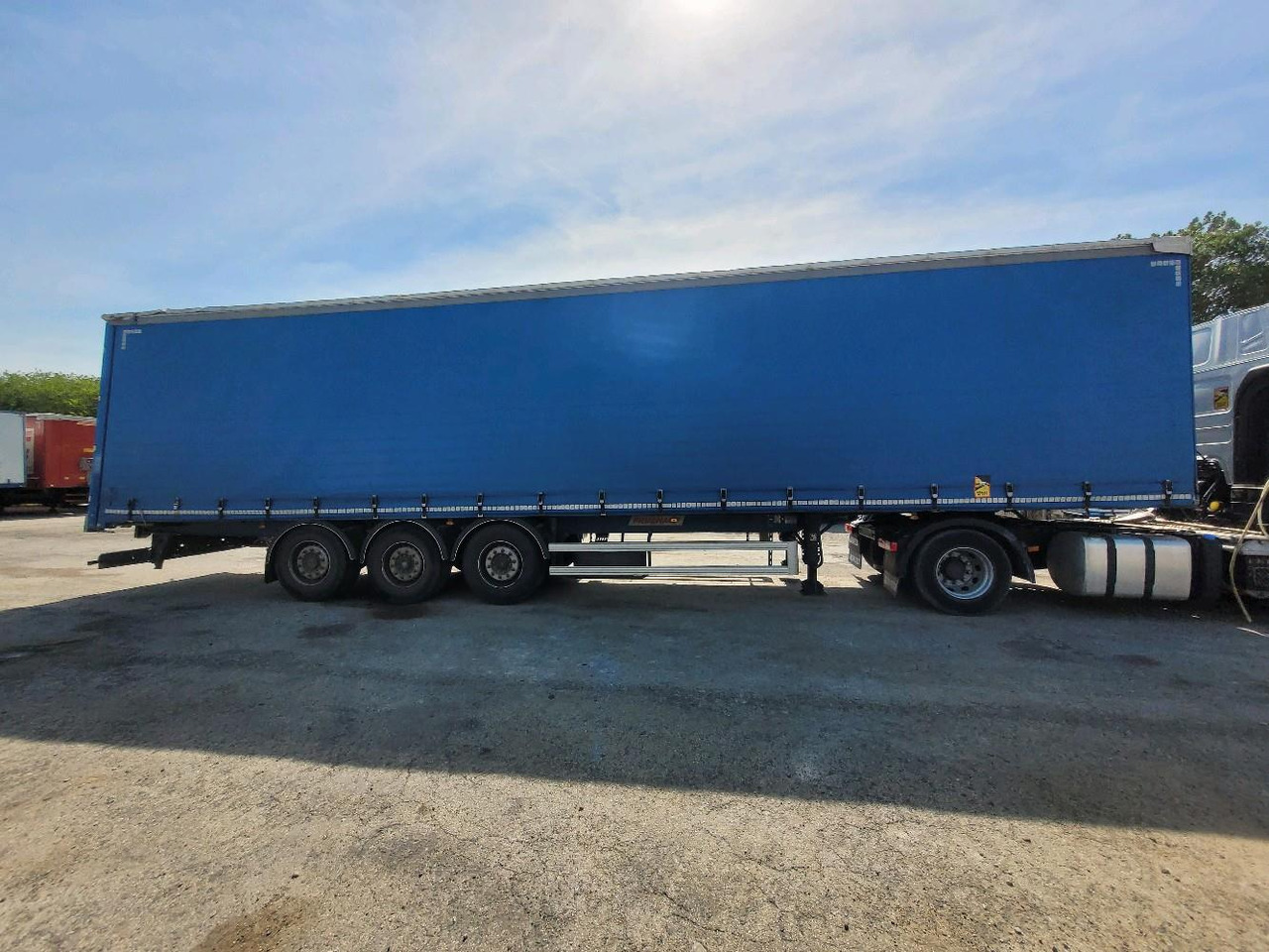 FRUEHAUF FKSRT4 SAVOYARDE 3 ESSIEUX - Otros maquinaria: foto 3 FRUEHAUF FKSRT4 SAVOYARDE 3 ESSIEUX - Otros maquinaria: foto 3