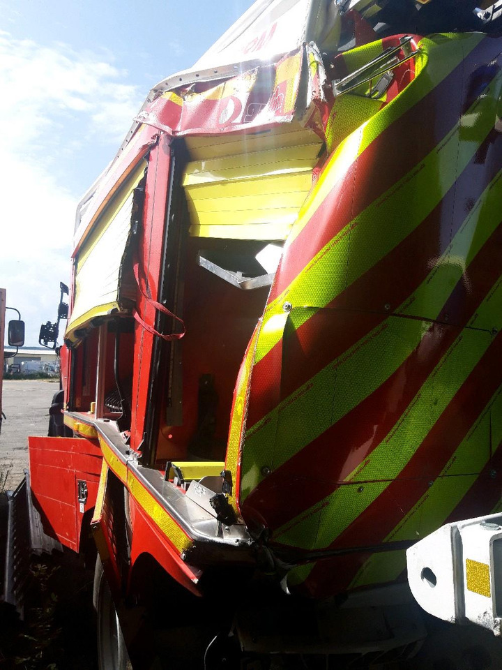 RENAULT D 4X4 TOUT-TERRAIN INCENDIE - Camión de bomberos: foto 4 RENAULT D 4X4 TOUT-TERRAIN INCENDIE - Camión de bomberos: foto 4