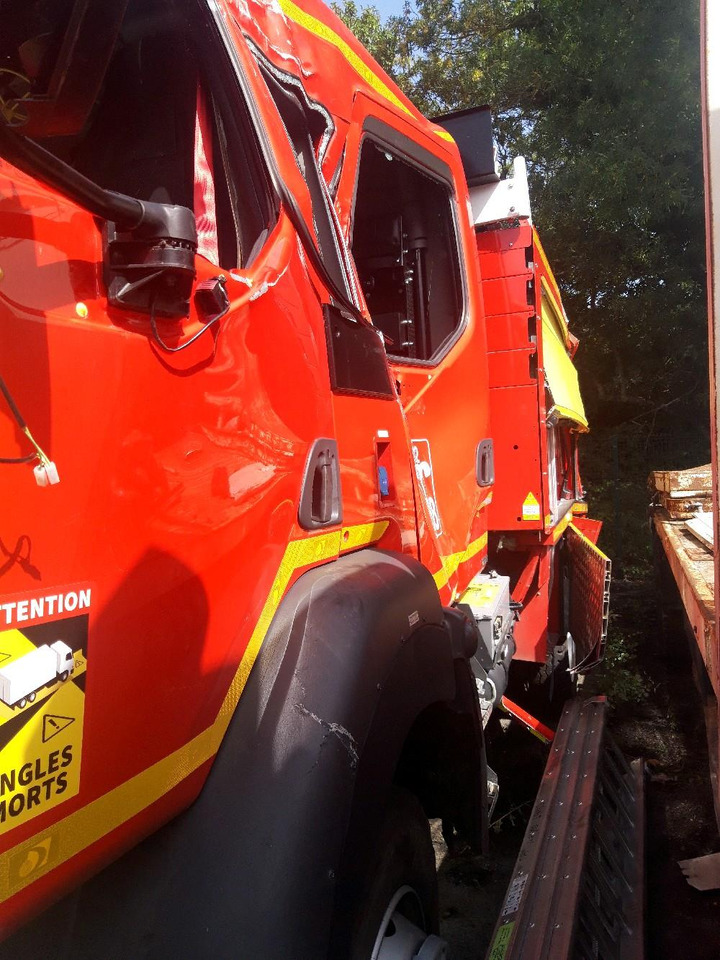 RENAULT D 4X4 TOUT-TERRAIN INCENDIE - Camión de bomberos: foto 3 RENAULT D 4X4 TOUT-TERRAIN INCENDIE - Camión de bomberos: foto 3