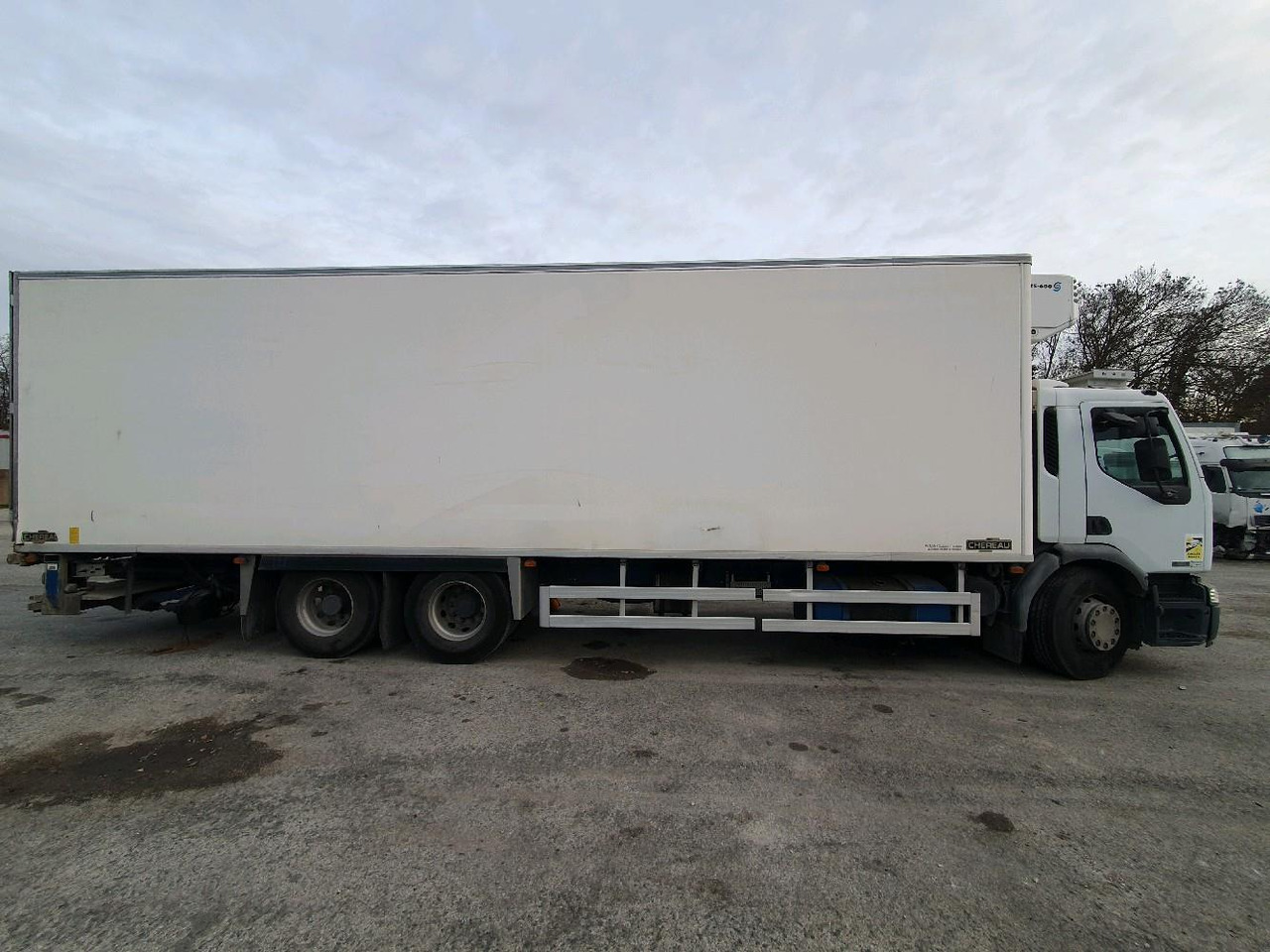RENAULT PREMIUM - Camión frigorífico: foto 3 RENAULT PREMIUM - Camión frigorífico: foto 3