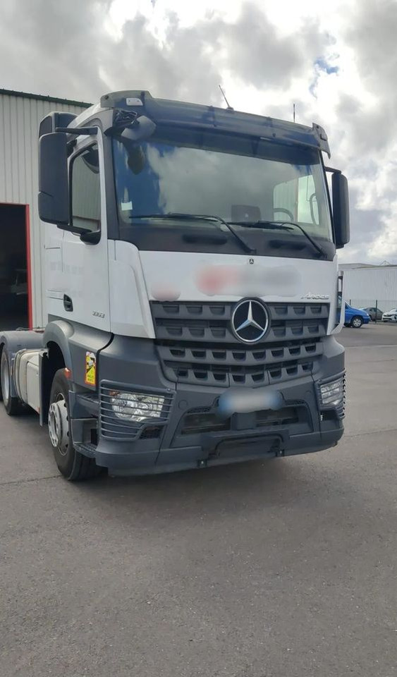 Mercedes-Benz AROCS 3353 6X4 68 TON - Cabeza tractora: foto 2 Mercedes-Benz AROCS 3353 6X4 68 TON - Cabeza tractora: foto 2