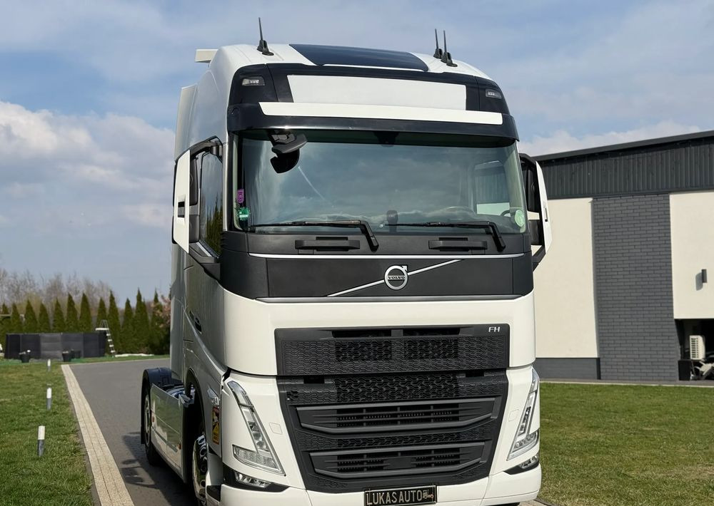 Volvo FH 460 XL PARK COOL TV - Cabeza tractora: foto 4 Volvo FH 460 XL PARK COOL TV - Cabeza tractora: foto 4