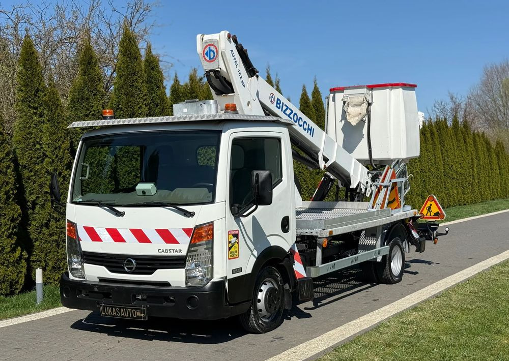 Nissan CABSTAR 16 M MANUAL - Camión con plataforma elevadora: foto 1 Nissan CABSTAR 16 M MANUAL - Camión con plataforma elevadora: foto 1