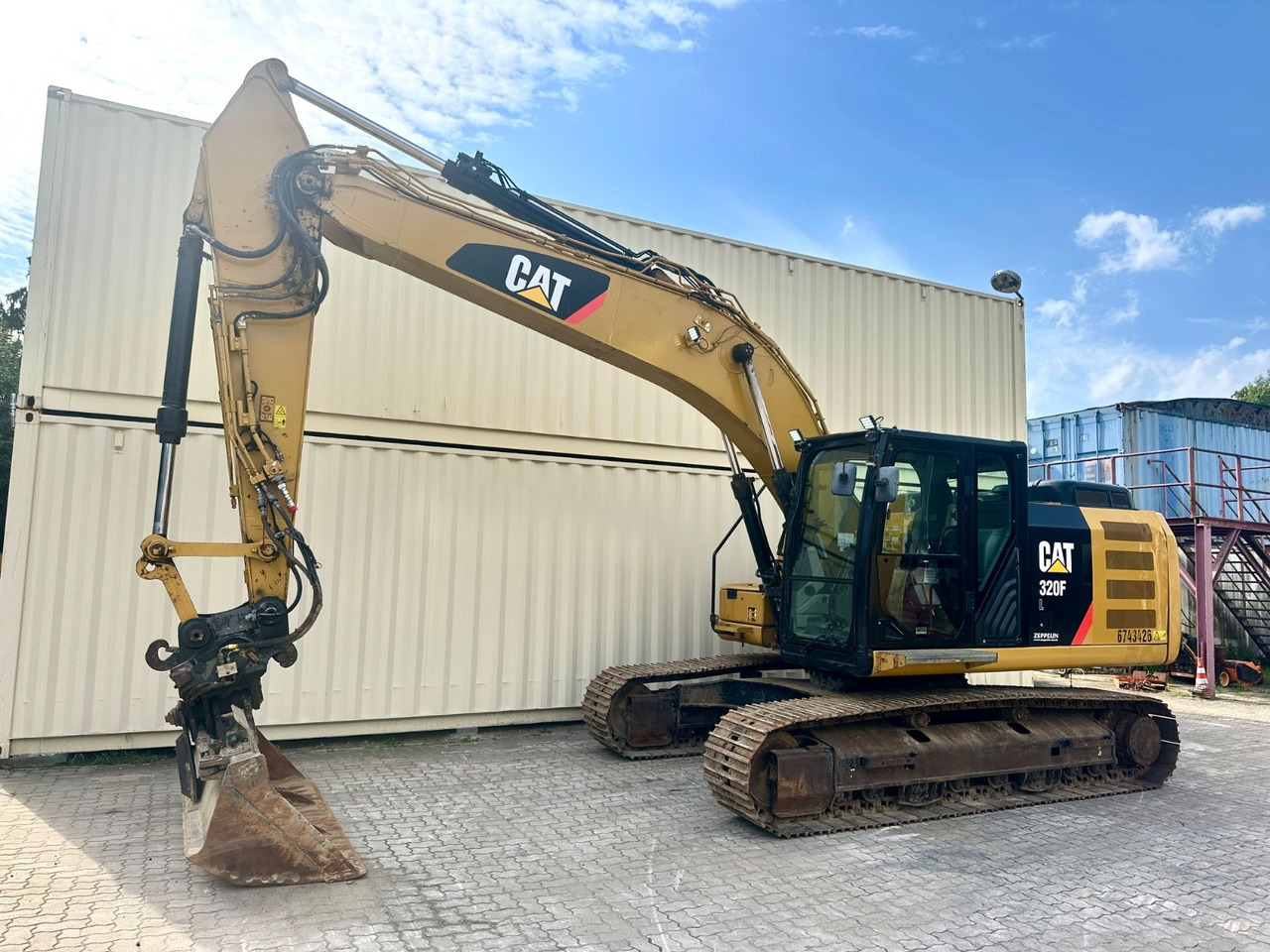CAT 320FL / 2017 BJ / 9.933 H / Deutsche Maschine - Excavadora de cadenas: foto 1 CAT 320FL / 2017 BJ / 9.933 H / Deutsche Maschine - Excavadora de cadenas: foto 1