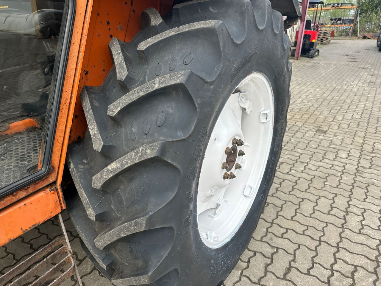 Fiat 780 DT 4x4/Deutsche Zulassung/Bereifung 90% - Tractor: foto 5 Fiat 780 DT 4x4/Deutsche Zulassung/Bereifung 90% - Tractor: foto 5