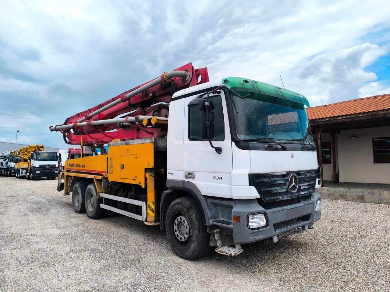 Mercedes-Benz ACTROS 3341 JUNJIN JXR 38-4 - Camión bomba de hormigón: foto 1 Mercedes-Benz ACTROS 3341 JUNJIN JXR 38-4 - Camión bomba de hormigón: foto 1