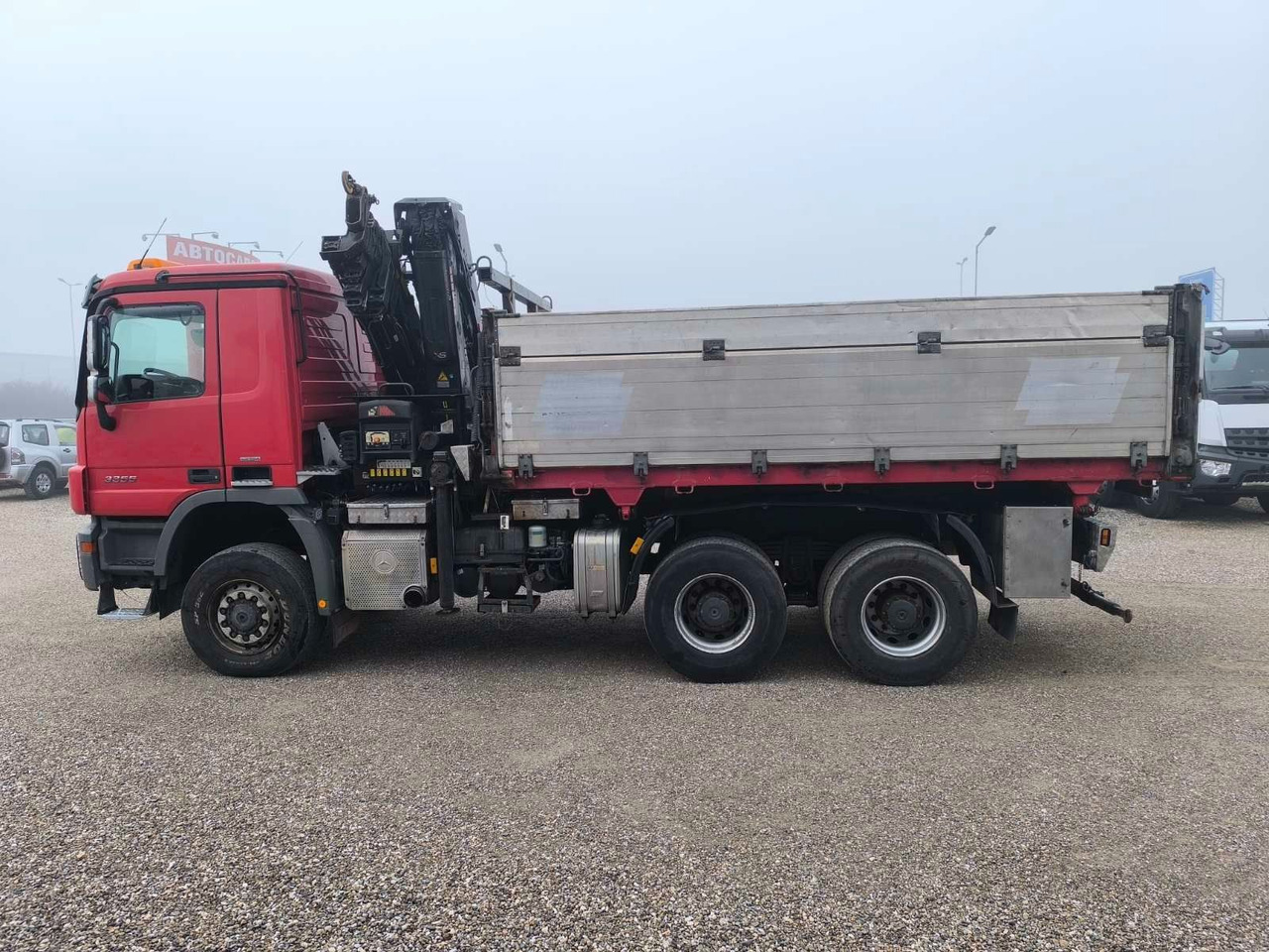 Mercedes-Benz ACTROS 3355 V8 6X6 HIAB 211 EP-5 HIPRO - Camión volquete, Camión grúa: foto 4 Mercedes-Benz ACTROS 3355 V8 6X6 HIAB 211 EP-5 HIPRO - Camión volquete, Camión grúa: foto 4
