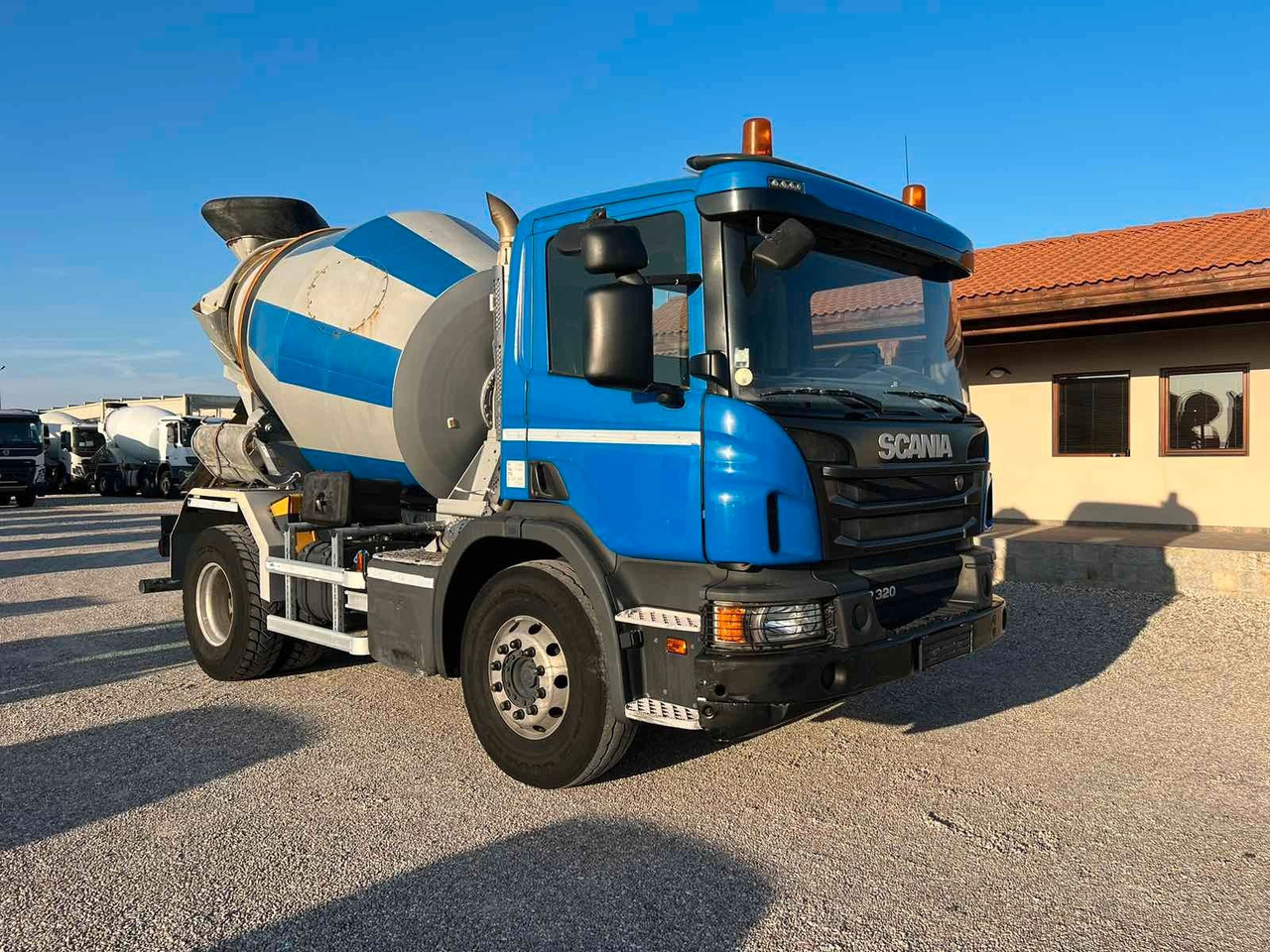 Scania P320 LIEBHERR 4M3 - Camión hormigonera: foto 1 Scania P320 LIEBHERR 4M3 - Camión hormigonera: foto 1