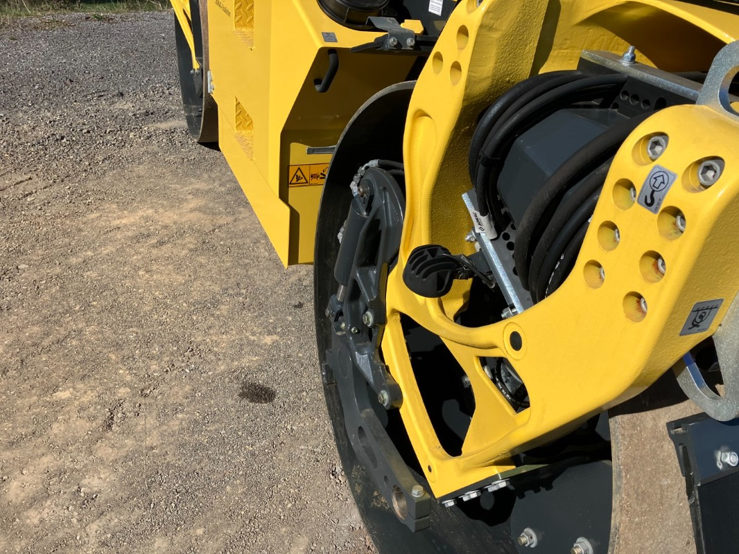 Apisonadora de asfalto BOMAG DE BW 174 APO-4v Stage V/Tier 4f: foto 21