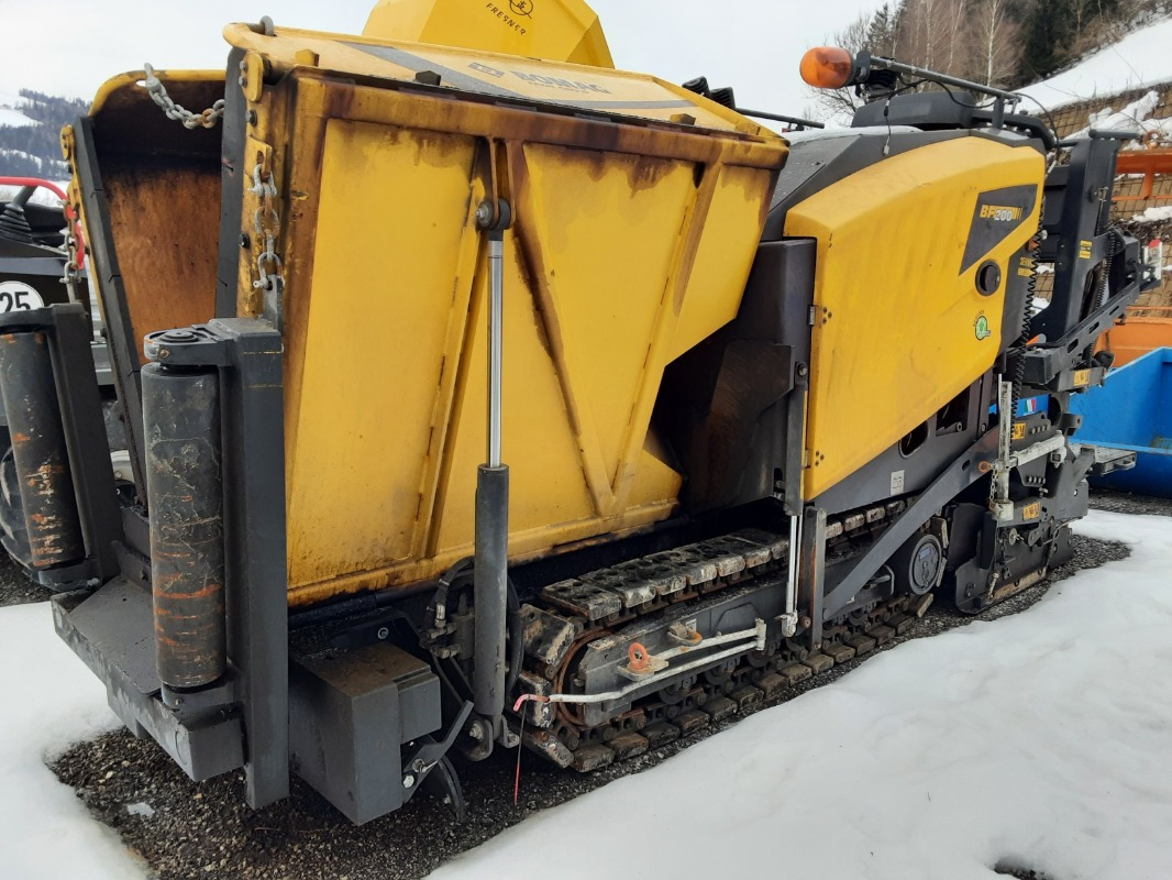 BOMAG IT BF 200 C-2 S200 TV Stage V/Tier 4f - Pavimentadora de asfalto: foto 1 BOMAG IT BF 200 C-2 S200 TV Stage V/Tier 4f - Pavimentadora de asfalto: foto 1