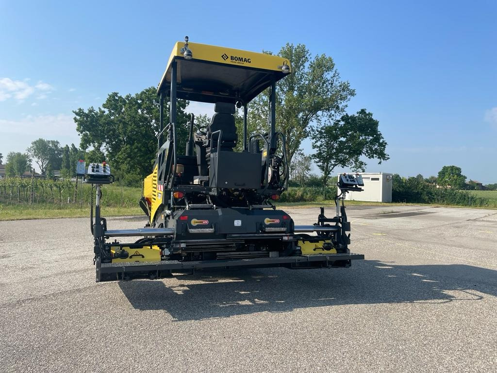 BOMAG IT BF 300 P S340-2 TV Stage IIIa/Tier 3 - Pavimentadora de asfalto: foto 3 BOMAG IT BF 300 P S340-2 TV Stage IIIa/Tier 3 - Pavimentadora de asfalto: foto 3