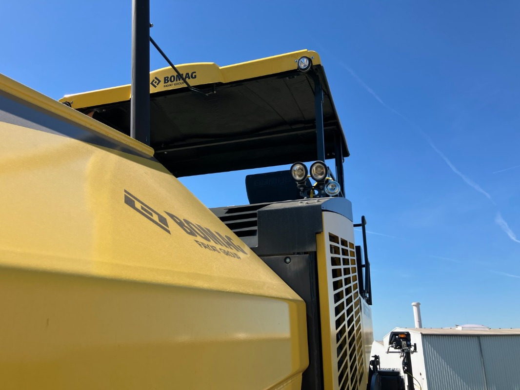 Pavimentadora de asfalto nuevo BOMAG IT BF 800 C S600  Stage IIIa/Tier 3: foto 13