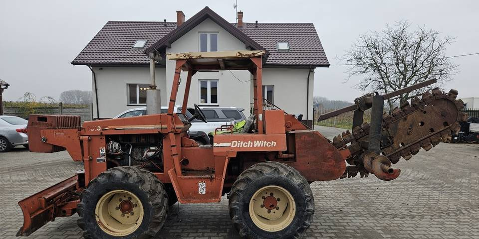 Koparka łańcuchowa Ditch Witch 7610 - Excavadora de ruedas: foto 1 Koparka łańcuchowa Ditch Witch 7610 - Excavadora de ruedas: foto 1