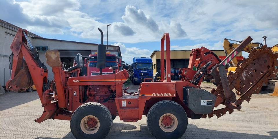 Koparka łańcuchowa pługoukładacz Ditch Witch 8020 Combo - Zanjadora: foto 4 Koparka łańcuchowa pługoukładacz Ditch Witch 8020 Combo - Zanjadora: foto 4