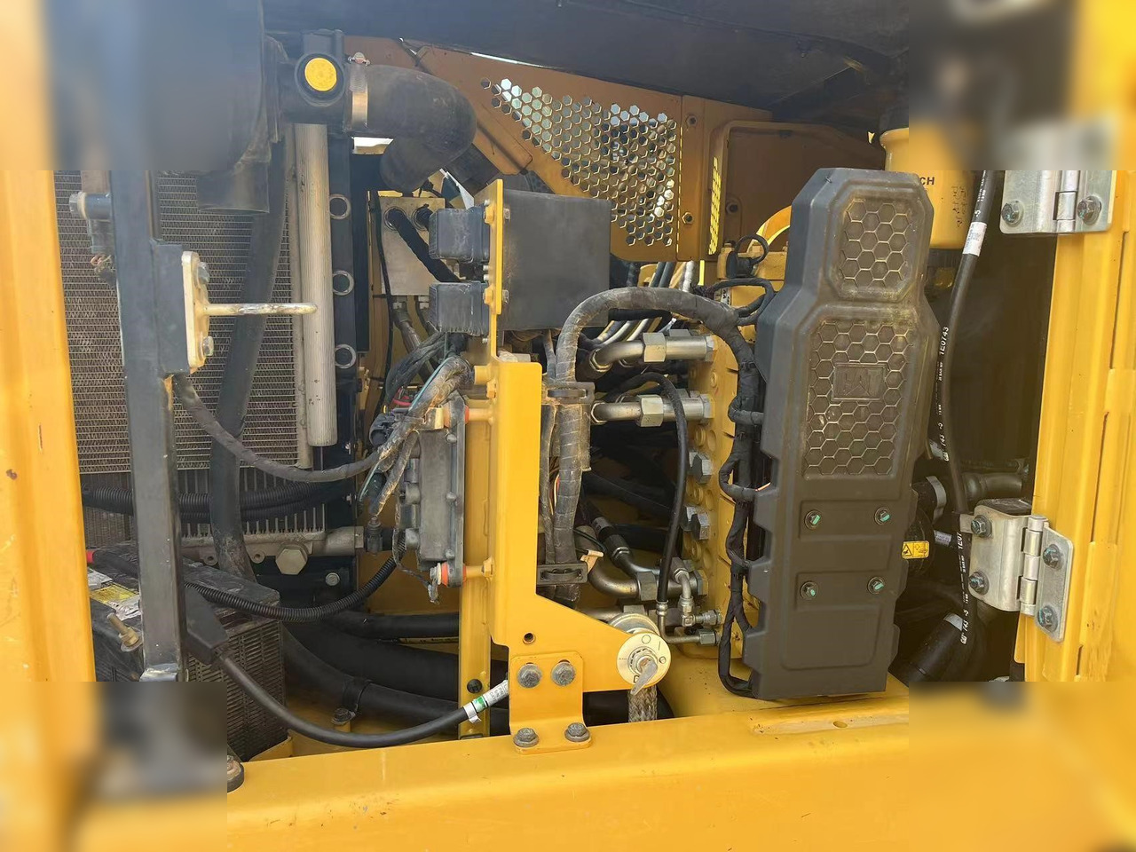 Excavadora de cadenas CATERPILLAR 307.5: foto 8