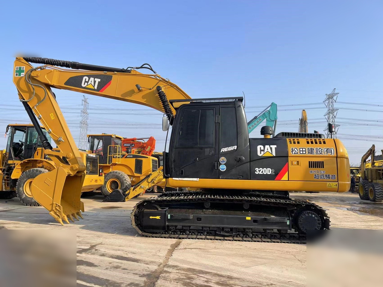 CATERPILLAR 320D2 - Excavadora de cadenas: foto 1 CATERPILLAR 320D2 - Excavadora de cadenas: foto 1