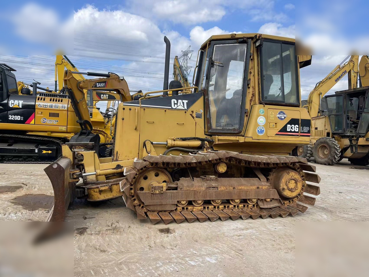 CATERPILLAR D3G - Bulldozer: foto 1 CATERPILLAR D3G - Bulldozer: foto 1
