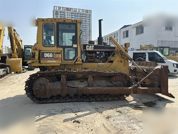 CATERPILLAR D6G - Bulldozer: foto 1 CATERPILLAR D6G - Bulldozer: foto 1