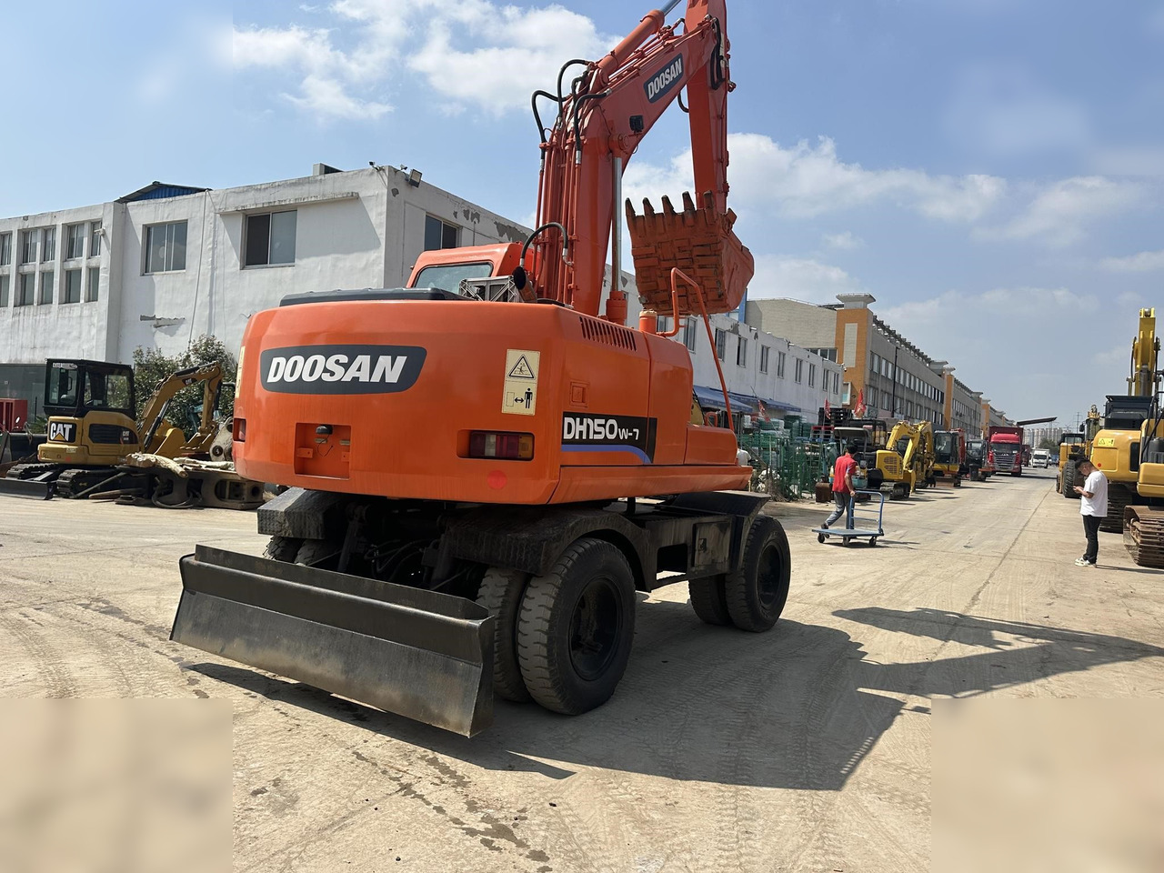 DOOSAN DH150W-7 - Excavadora de ruedas: foto 3 DOOSAN DH150W-7 - Excavadora de ruedas: foto 3