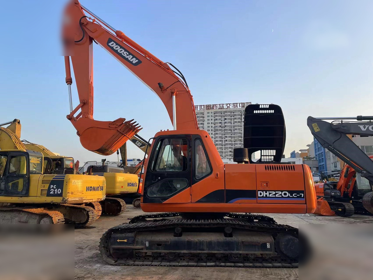 DOOSAN DH220 LC-7 - Excavadora de cadenas: foto 1 DOOSAN DH220 LC-7 - Excavadora de cadenas: foto 1