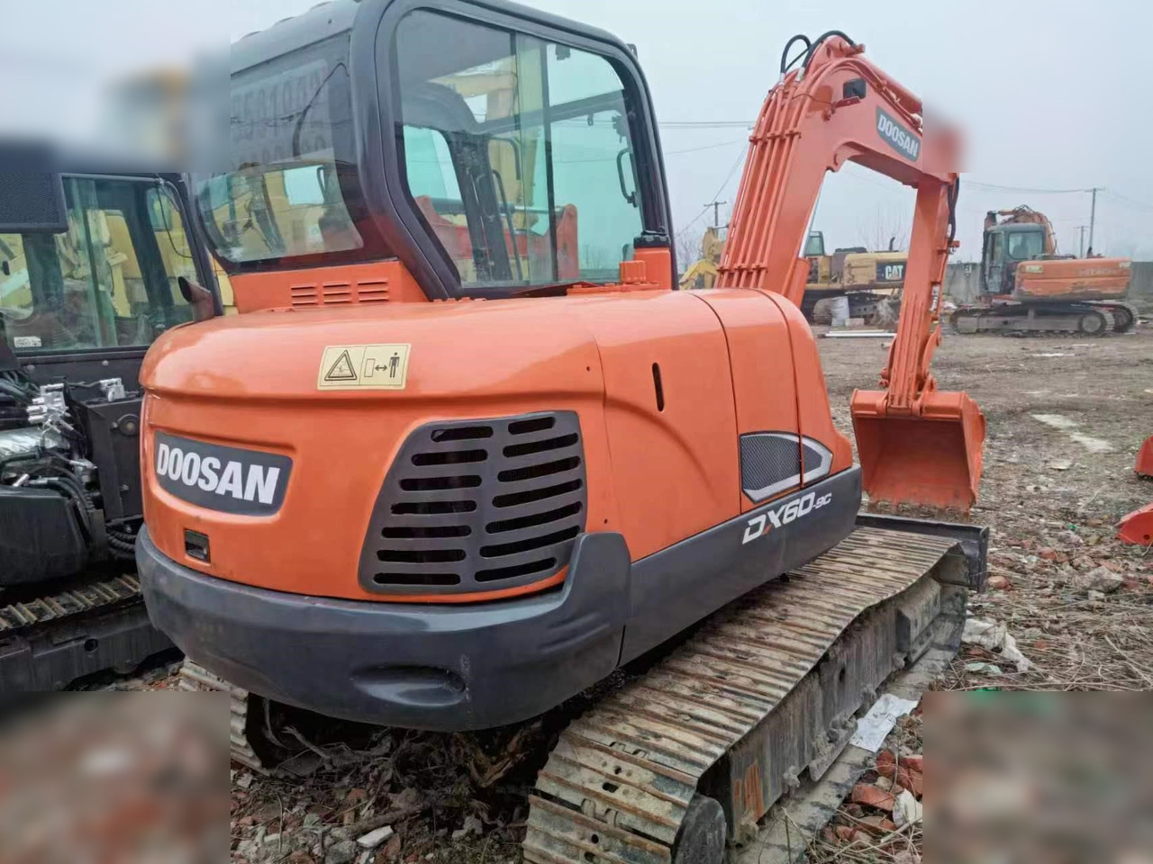 DOOSAN DX60-9C - Excavadora de cadenas: foto 2 DOOSAN DX60-9C - Excavadora de cadenas: foto 2