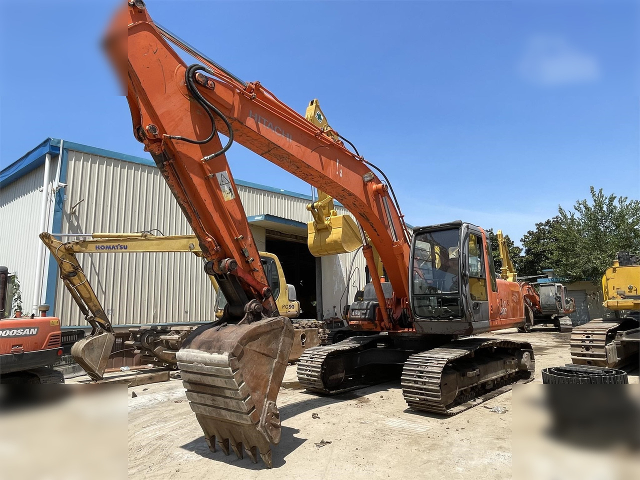 HITACHI ZX200 - Excavadora de cadenas: foto 1 HITACHI ZX200 - Excavadora de cadenas: foto 1