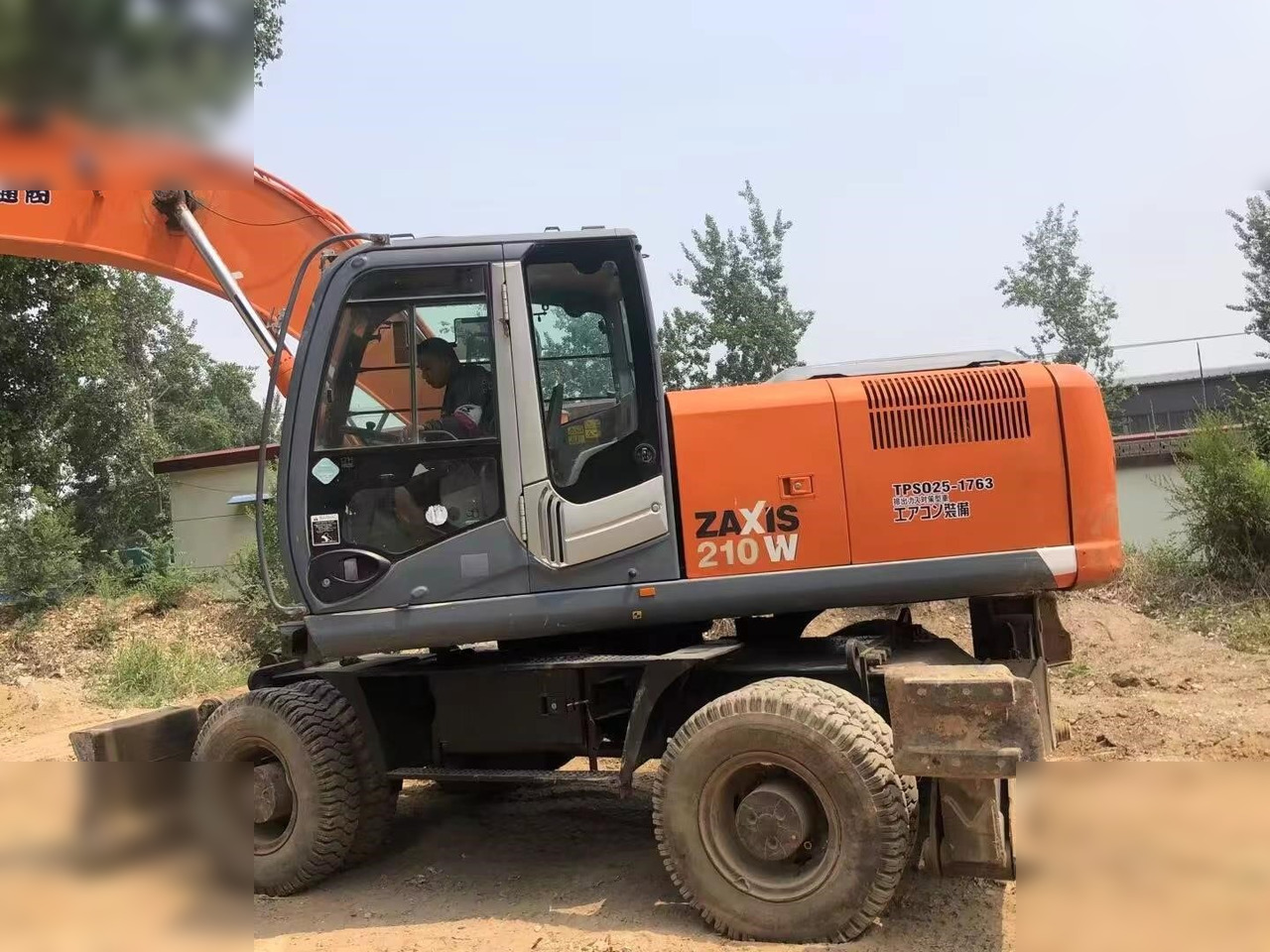 HITACHI ZX210W - Excavadora de ruedas: foto 5 HITACHI ZX210W - Excavadora de ruedas: foto 5