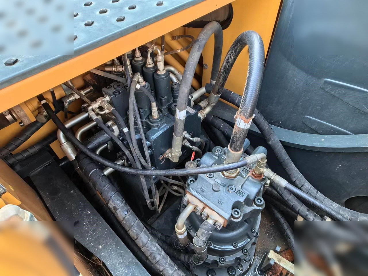 Excavadora de cadenas HYUNDAI 225LC-9: foto 7